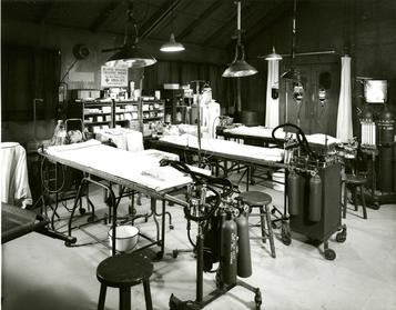 File:MASH Operating Room in the National Museum of American History.jpg