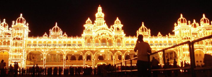 File:Mysore-Palace-different-lightings.JPG