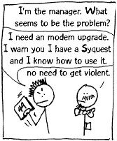 Панель веб-комиксов, показывающая фигурку персонажа с заостренными волосами, угрожающую персонажу фигурки с бабочкой и усами, что он ударит человека жестким диском SyQuest, если он не обновит модем.