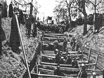 File:Nov 1917 Red Square funeral.jpg