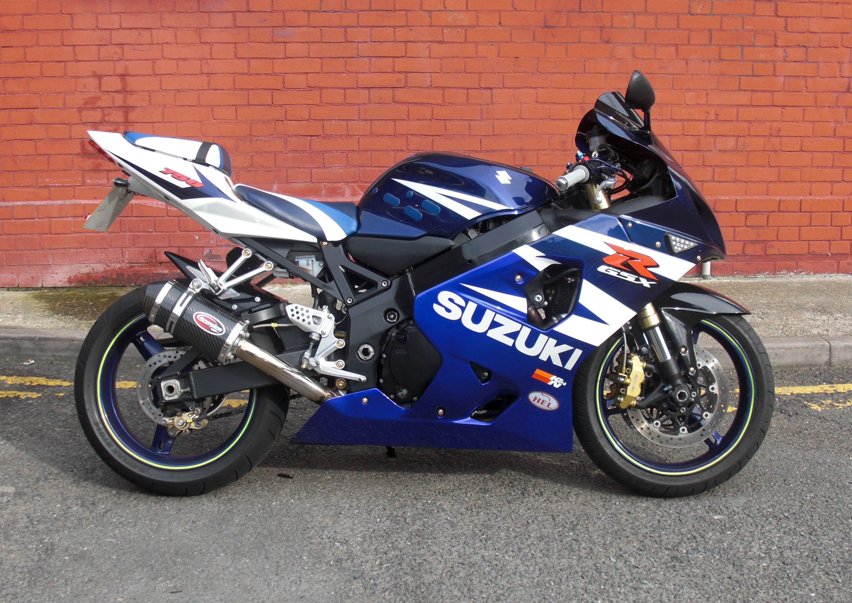 GSX-R 750 K4 with Scorpion carbon can