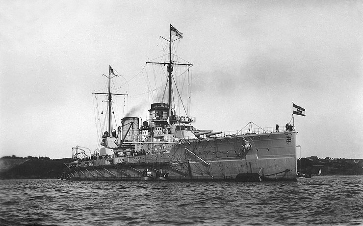 File:German battlecruiser SMS Seydlitz in port, prior to World War I (retouched).jpg