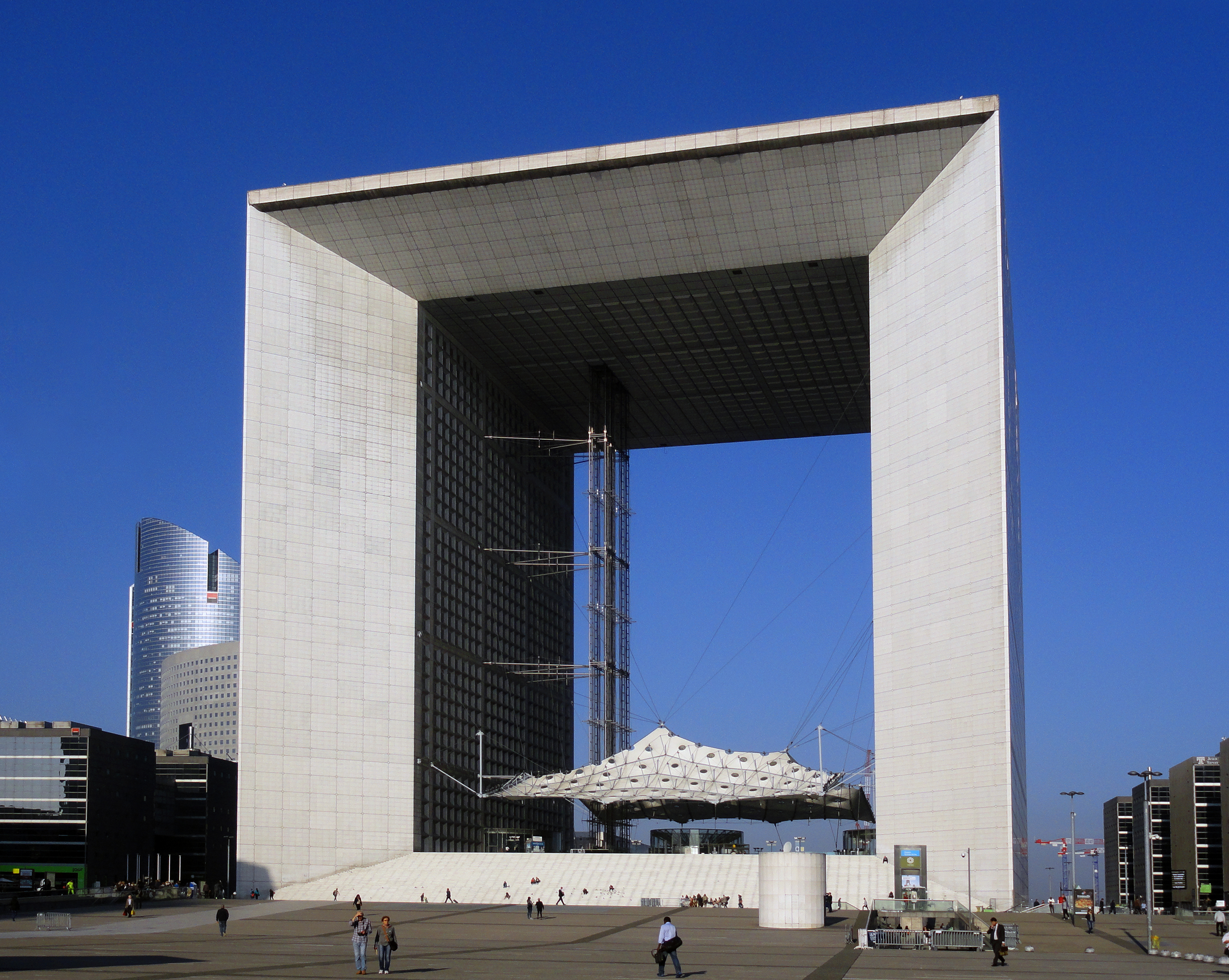 La Grande Arche de la Défense in Paris