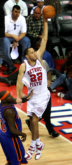 File:Pistons01.jpg