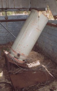 File:Barrack Buster improvised mortar with base plate and detonator wires.jpg