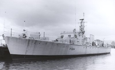 File:HMS Dee 1972.jpg