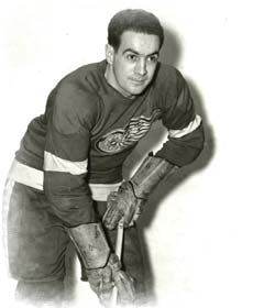 File:Hockey player Joe Carveth.jpg