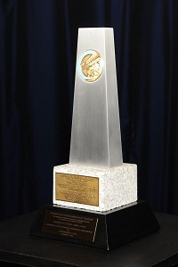 Дизайн трофея Мемориала братьев Райт 2010 года.jpg