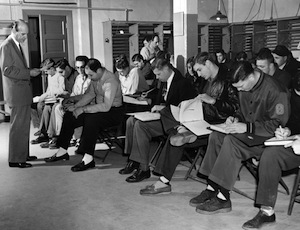 File:Cleveland Browns coach Paul Brown teaching players, 1952.jpg