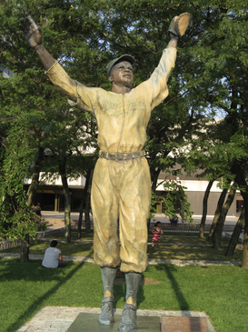 File:Jack Roosevelt Robinson statue Journal Square Jersey City.png