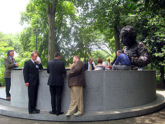 File:Einstein Memorial side view.jpg