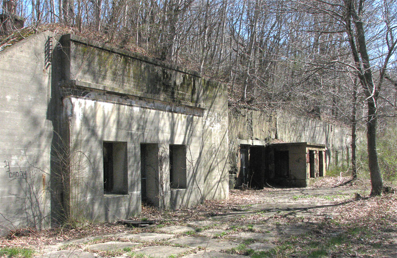 File:Plotting room casemated.jpg