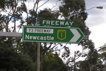 File:F3 freeway directional sign.png