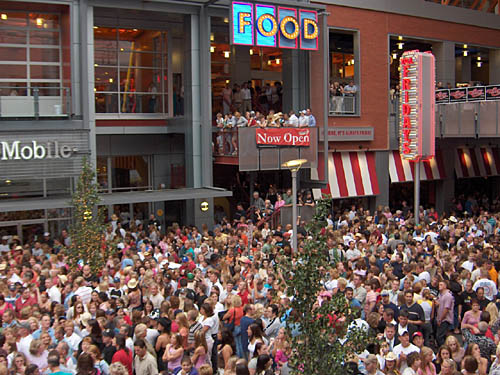 File:Louisville 4thStLive aug11.jpg