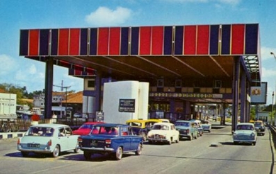 File:Causeway Customs 1970s.JPG