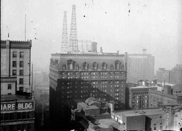 File:WMAQ towers LaSalle hotel 1925.jpg