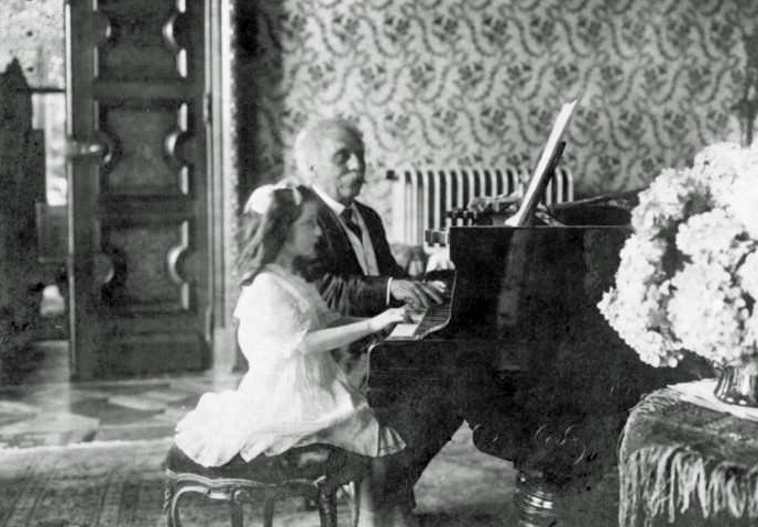 File:Gabriel Fauré jouant à quatre mains avec Melle Lombard.jpg