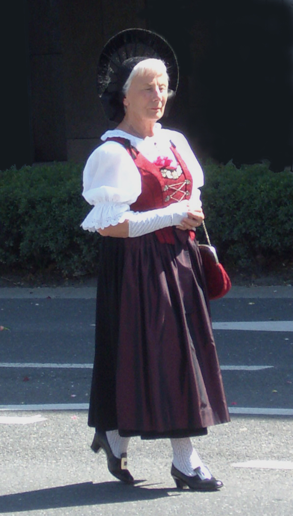 http://upload.wikimedia.org/wikipedia/en/f/f4/Liechtenstein_Traditional_Outfit.jpg