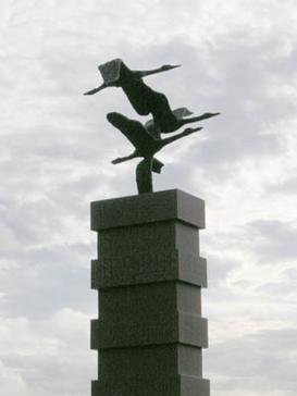 File:Emigmonument.jpg