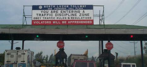 File:San Fernando Toll Plaza (circa 1999-2001).jpg