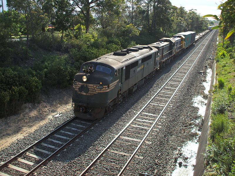 File:Garfield goods train passing through on Gippsland line 15.10.07.JPG