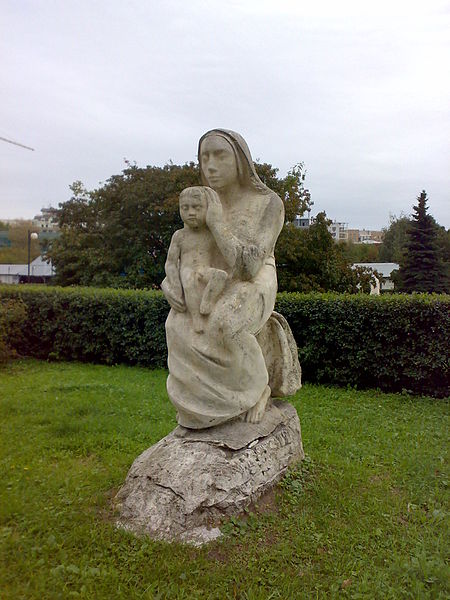 File:TsDKh Moscow Statue2.jpg
