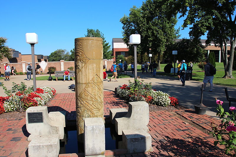 File:Students on the vol state campus.jpg