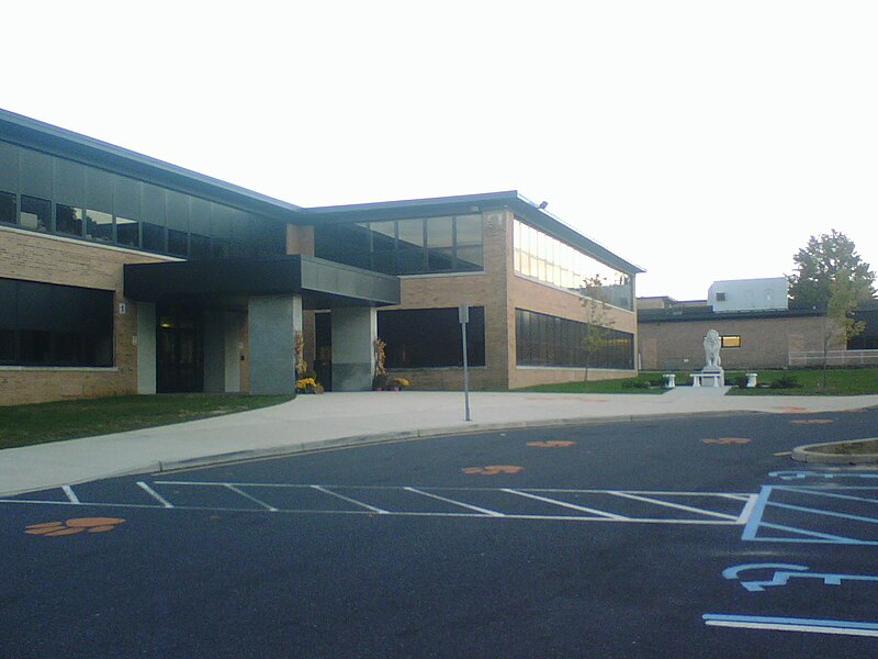 File:Middletown HS North.JPG