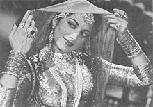 Suraiya in film 'Shama Parwana' in 1954.jpg