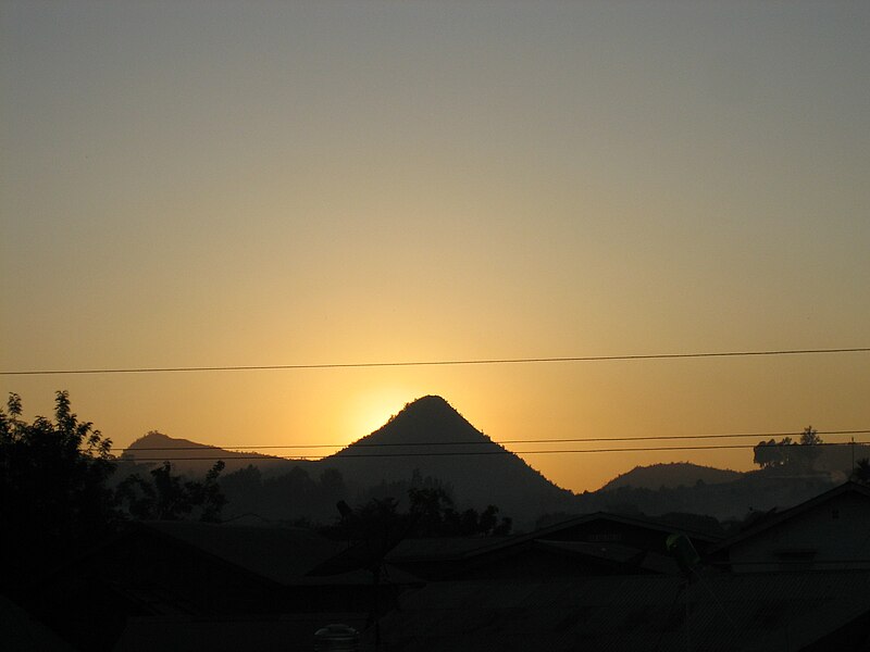 File:Lashio sunglow.JPG