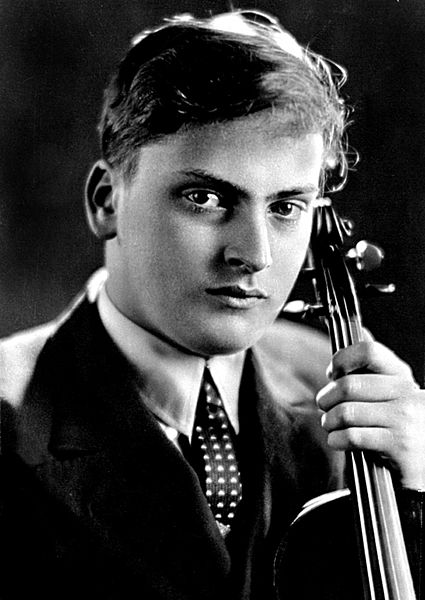 File:Yehudi Menuhin 1937.jpg