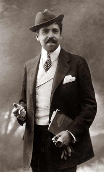 File:Reynaldo-Hahn-hatted-1906.png