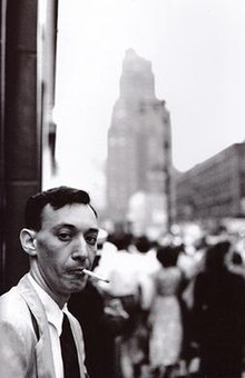 Эд Файнгерш, сфотографированный Джулией Скалли, конец 1950-х годов. Jpg
