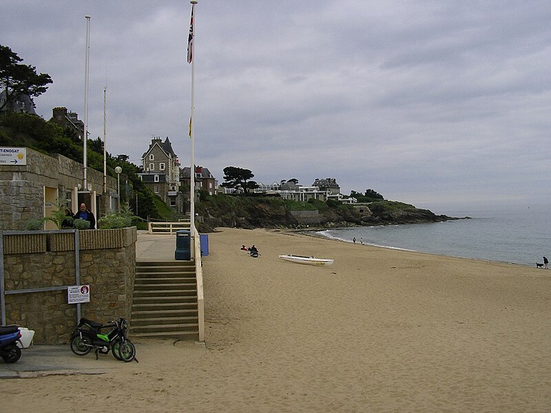 File:Dinard Beach.JPG