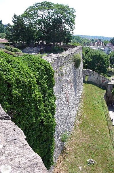 http://upload.wikimedia.org/wikipedia/en/thumb/1/18/Eger-castle.jpg/396px-Eger-castle.jpg