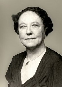 A black-and-white portrait of Hahn.