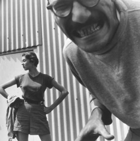 Красавица и чудовище, Оппенгеймер с Франсин дю Плессикс Грей в колледже Блэк Маунтин, 1951 год. Фотография Джонатана Уильямса.