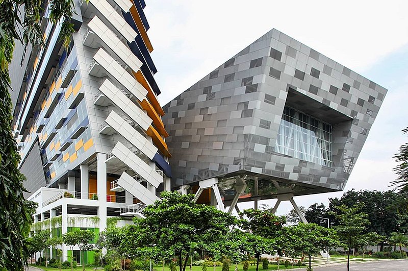 File:Petra Christian University Indonesia Q-building.jpg