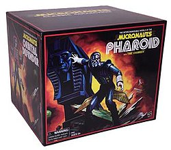 Фотография упаковки фигурки Hasbro Micronauts Classic Collection, выпущенной ограниченным тиражом, которая будет представлена ​​на выставке Comic Con в Сан-Диего в 2016 году.