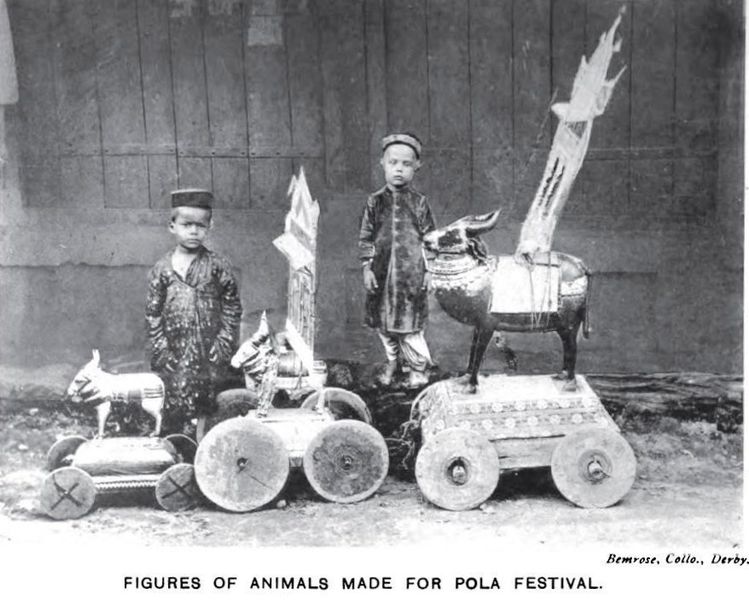 File:KunbiFiguresAnimalsPolaFestival1916.jpg