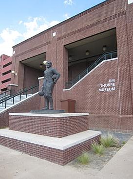 File:Statue of Jim Thorpe, Oklahoma City.jpg