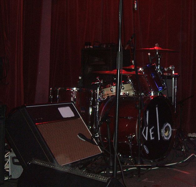 File:Delorentos Drum kit on 21 May 2009.JPG