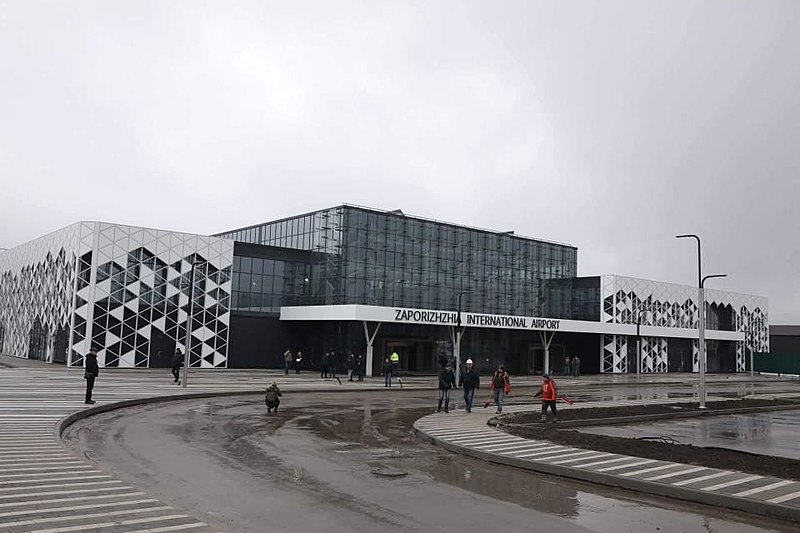 File:Фасад нового терминала в аэропорту Запорожье.jpg