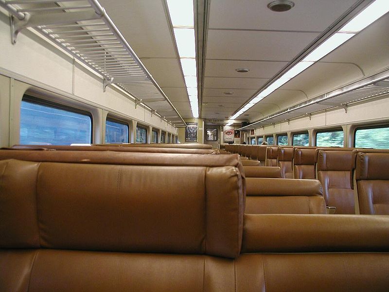 File:NJT Comet-1-5125-Interrior-coach-end.jpg