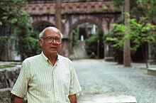 The American linguist Roy Andrew Miller (1924–2014) in Kyōto in 1982.jpg