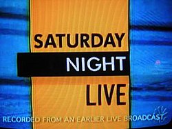 Заглавная карта тринадцатого сезона Saturday Night Live.