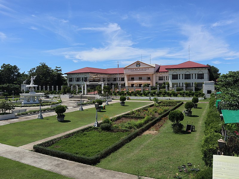 File:Talisay City Hall and Plaza (CSCR, Talisay, Cebu; 09-07-2022).jpg