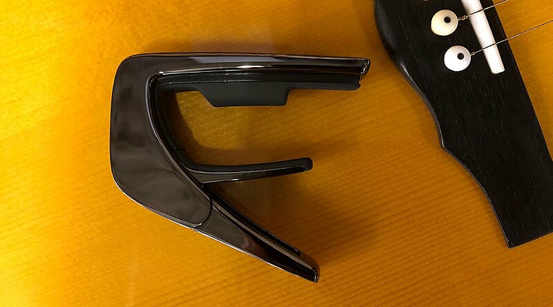 File:Thalia Capo with Partial Fretpad Installed.jpg