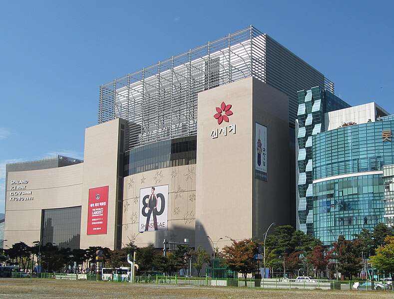 File:Busan Shinsegae.jpg