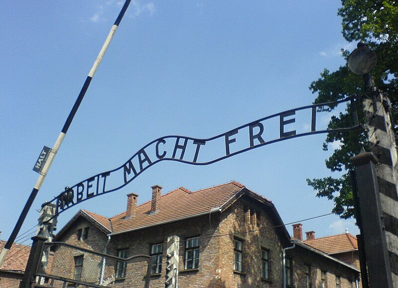 File:Auschwitz entrance.JPG